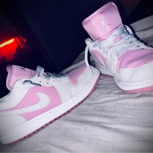 Air Jordan 1 Low Pink & White Sneakers
